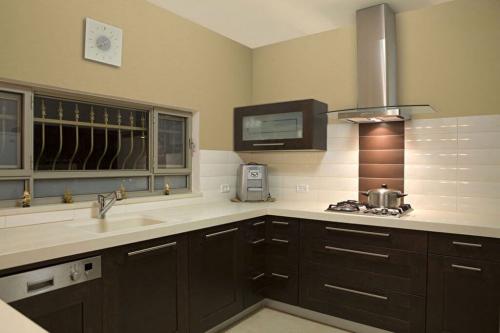 Комбинированные обои для маленькой кухни. Подбираем оттенок