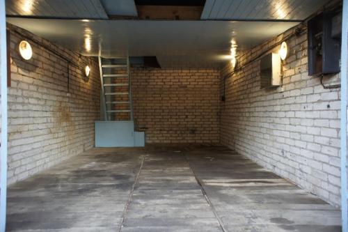 Какие полы лучше сделать в гараже. Деревянный пол в гараже