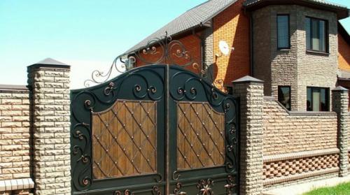 Кованые ворота: все тонкости выбора материала и этапы монтажа