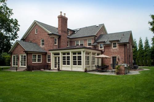 Как правильно строить дом из кирпича. Преимущества дома из кирпича