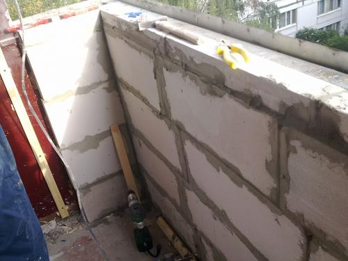 Кладка пеноблока на балконе. Почему кладка из пеноблока на балконе вам не нужна