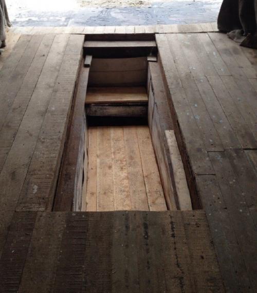 Какие полы лучше сделать в гараже. Деревянный пол в гараже