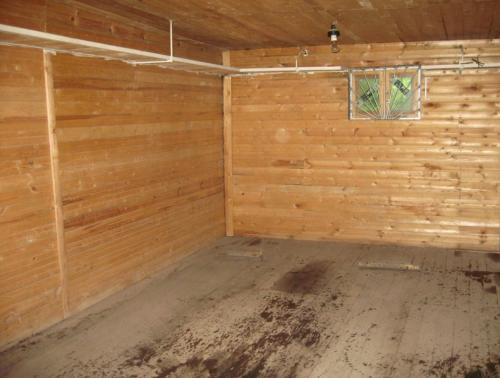 Какие полы лучше сделать в гараже. Деревянный пол в гараже