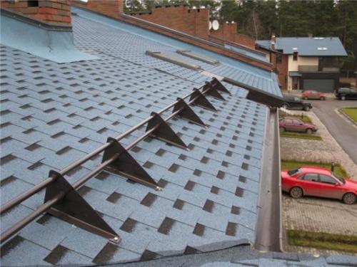 Рассекатели снега на крыше. Разновидности конструкции, преимущества