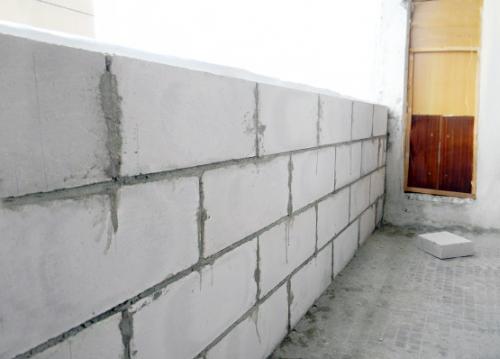 Кладка пеноблока на балконе. Почему кладка из пеноблока на балконе вам не нужна