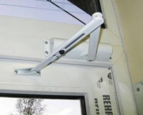 Как установить доводчик на пластиковую дверь своими руками