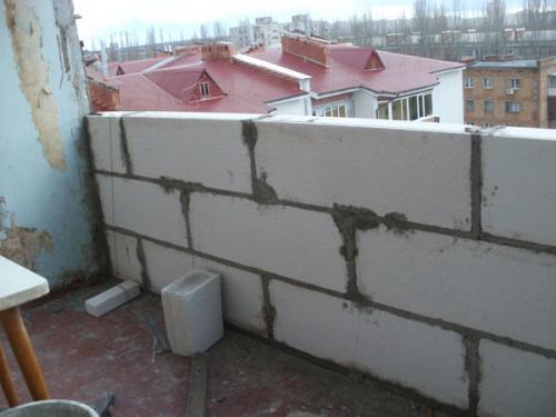 Кладка пеноблока на балконе. Почему кладка из пеноблока на балконе вам не нужна
