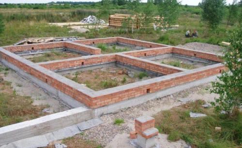 Построить дом своими руками из пеноблоков. Строительство дома из пеноблоков: строим дом своими руками, рейтинг лучших производителей пеноблоков
