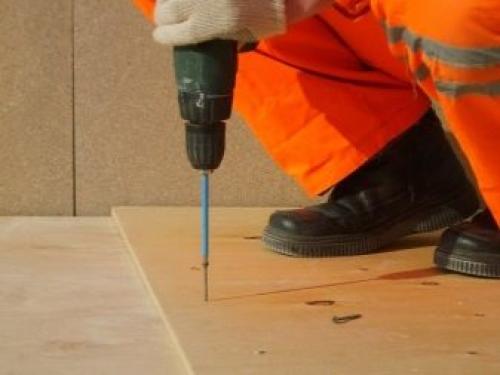 Как крепить к полу ламинат. Подготовка поверхности к работе 08