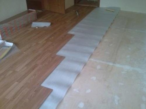 Как крепить к полу ламинат. Подготовка поверхности к работе 05