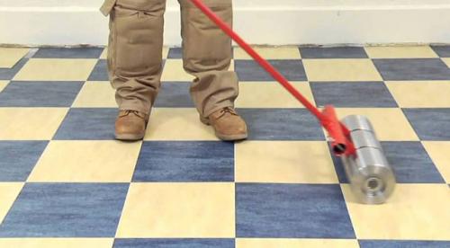 Как распрямить линолеум. Как выровнять слежавшийся линолеум от складок и загибов