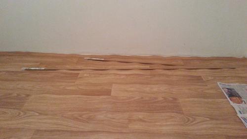 Как распрямить линолеум. Как выровнять слежавшийся линолеум от складок и загибов