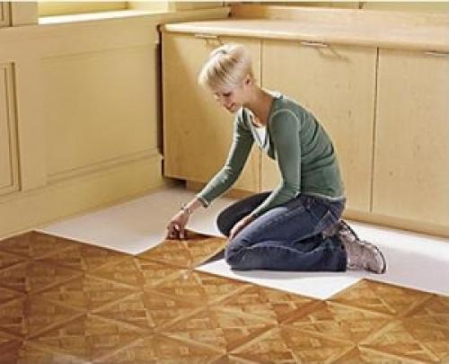 Как выпрямить погнутый линолеум. Как разгладить линолеум