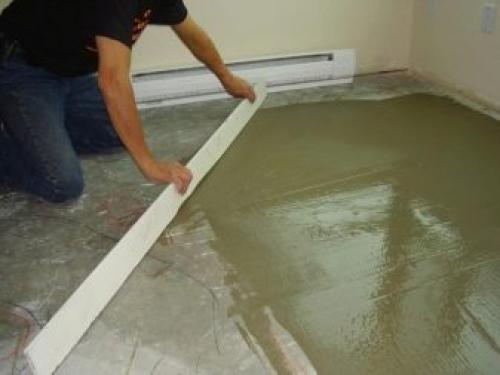 Как распрямить линолеум. Как выровнять слежавшийся линолеум от складок и загибов 11