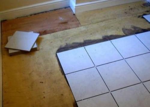 Как положить кафель на деревянный пол в частном доме.  Можно ли укладывать плитку на деревянный пол в ванной? 10 Как положить кафель на деревянный пол в частном доме.  Можно ли укладывать плитку на деревянный пол в ванной? 10