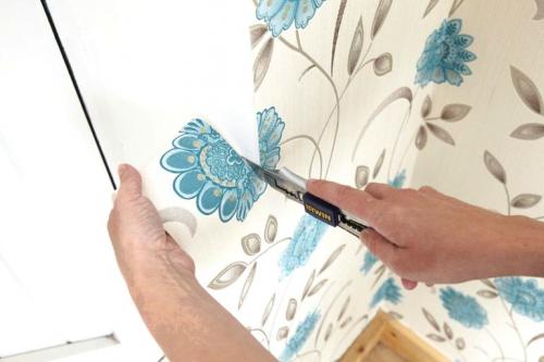 Как клеить обои разного цвета в углах. Как стыковать обои разного цвета в углу комнаты