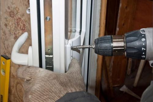 Вскрытие металлопластиковых окон. Как открыть пластиковое окно снаружи без повреждений?