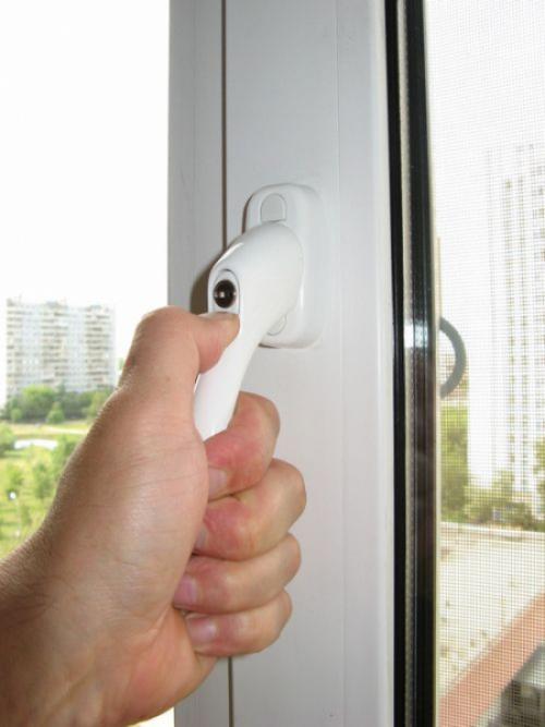 Через окна. 40% тепла из дома уходит через окна. Как его удержать? 10 Через окна. 40% тепла из дома уходит через окна. Как его удержать? 10