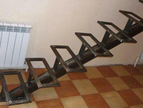 Как сделать металлические ступеньки. Металлическая лестница на косоурах