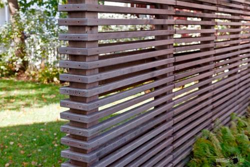 Обычный деревянный забор. Виды деревянных заборов –, как создать красивую и надежную конструкцию