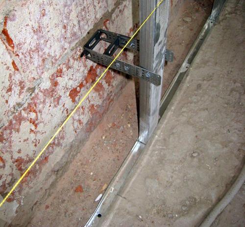 Крепление направляющего профиля к полу. Какие виды профиля используют