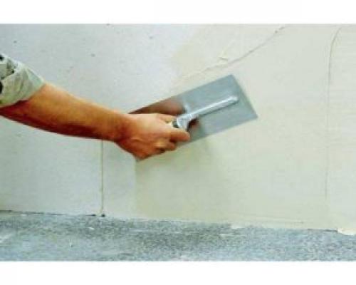 Обои на штукатурку от застройщика. Нужно ли перед поклейкой обоев на стене штукатурить: чем в квартире лучше всего заштукатурить и что для этого нужно