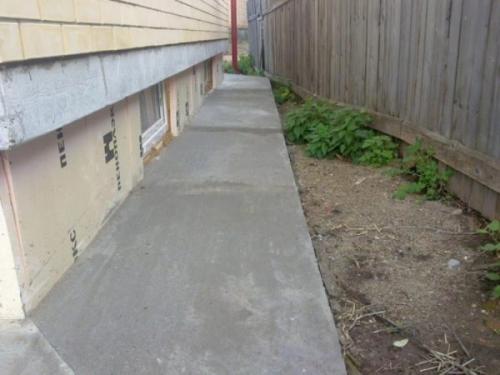 Красивая отмостка вокруг дома. Какие к отмостке предъявляются требования