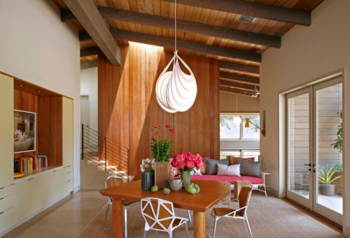 Как задекорировать балки на потолке. Функциональность потолка