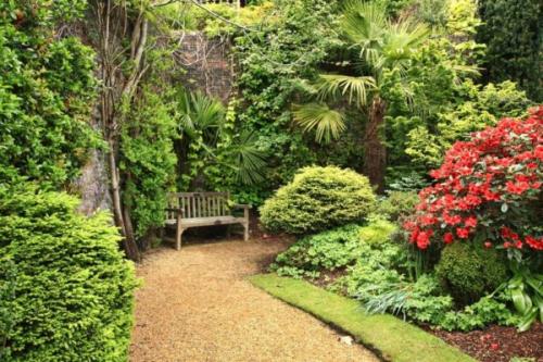 Дизайн маленького участка перед домом с грядками. В каком стиле ландшафтного дизайна можно сделать маленький сад