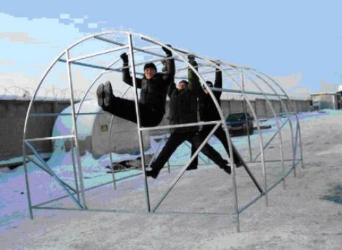 Покрыть теплицу поликарбонатом. Теплицы из поликарбоната, возникшие проблемы и их решения. Замена поликарбоната на тепличную плёнку. 02