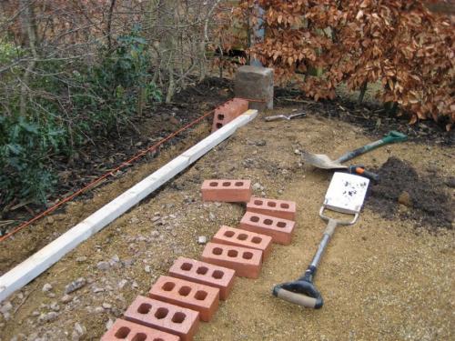 Клумба из силикатного кирпича. Клумбы из кирпича —, как красиво сложить своими руками? 115 фото и советы дизайнеров