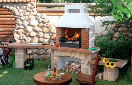 Садовая печь-барбекю из кирпича с мангалом чертежи. Барбекю из кирпича своими руками — секреты мастера, как сделать уличный комплекс мангал и печь-барбекю из кирпича самостоятельно! (фото и видео)