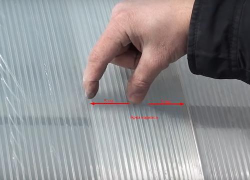 Обшивка теплицы поликарбонатом. Монтаж поликарбоната на кровельные саморезы