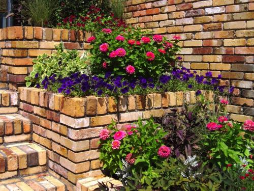 Клумба из силикатного кирпича. Клумбы из кирпича —, как красиво сложить своими руками? 115 фото и советы дизайнеров