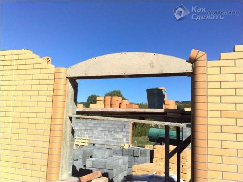 Вокруг окна кирпич. Обрамление окон кирпичом 06