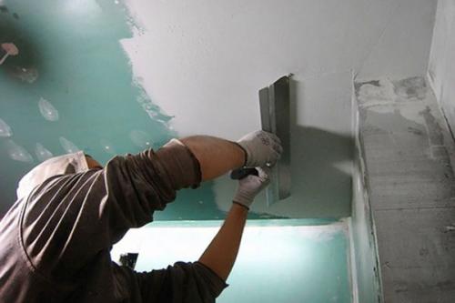 Как покрасить потолок не шпаклюя. Можно ли шпаклевать на краску потолок