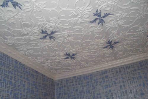 Можно ли клеить потолочную плитку на побеленный потолок. Различные варианты побелки и потолочной плитки 01