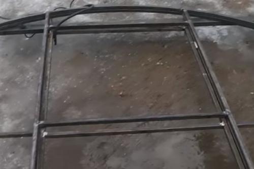 Теплица из профильной трубы чертеж. Самодельная теплица из профильной трубы и поликарбоната