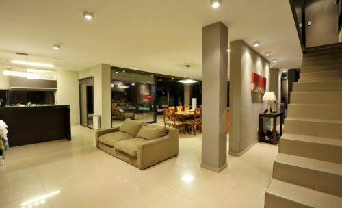 Колонны в интерьере своими руками. Колонны в интерьере — 90 фото лучших идей изящного дизайна и декора