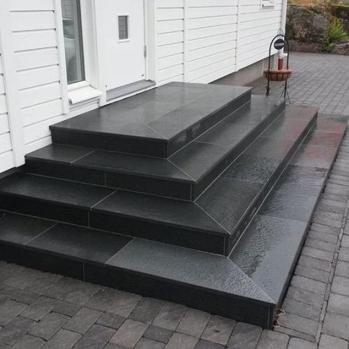 Сделать крыльцо с навесом в частном доме. Как сделать крыльцо в частном доме своими руками: варианты и фото