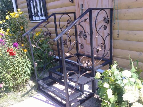 Изготовить крыльцо из металла для дачного дома в бояркино. Крыльцо на дачу: заказывать в компании или делать своими руками?