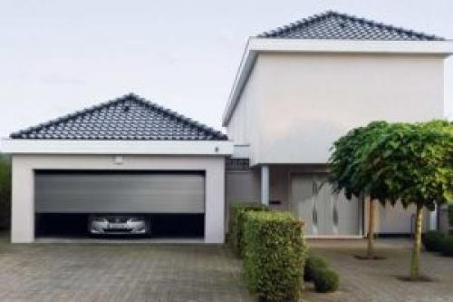 Гараж в частном доме. Плюсы и минусы встроенного помещения для автомобиля и фото гаража внутри дома 02