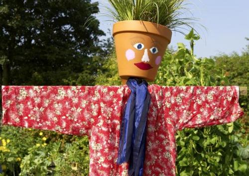 Чучело огородное рисунок. Идеи для тех, кто хочет смастерить пугало огородное