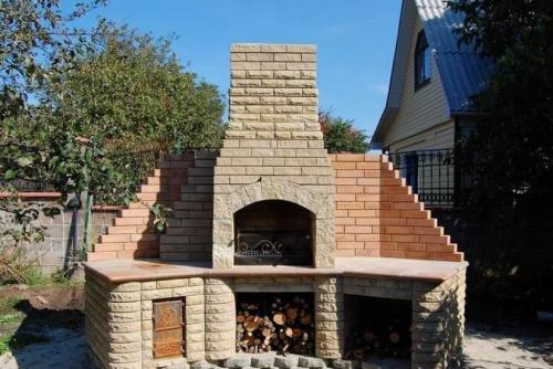 Барбекю на даче из кирпича. Барбекю из кирпича: как сделать простой комплекс своими руками. Проекты, чертежи и порядок выполнения работ