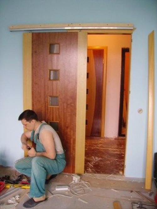 Как установить двери купе. Самостоятельная установка раздвижных межкомнатных дверей — купе