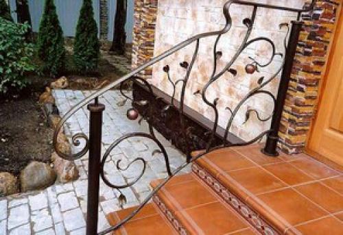 Приставное металлическое крыльцо. Работы по металлу