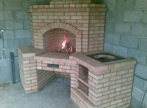 Барбекю на даче из кирпича. Барбекю из кирпича: как сделать простой комплекс своими руками. Проекты, чертежи и порядок выполнения работ