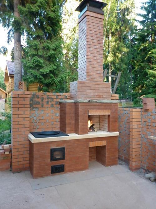 Барбекю на даче из кирпича. Барбекю из кирпича: как сделать простой комплекс своими руками. Проекты, чертежи и порядок выполнения работ