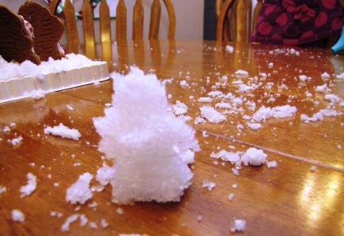 Как сделать из пенопласта домик снежный. 7 способов сделать искусственный снег в домашних условиях