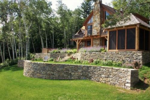 Гараж на участке с уклоном. Трудности строительства дома на участке со склоном